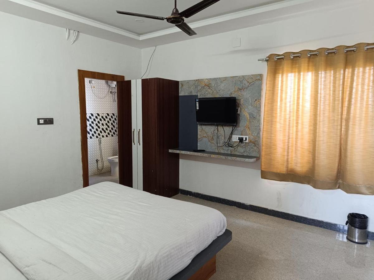 Hotel Laakhan By Ghumo Udaipur Exteriör bild