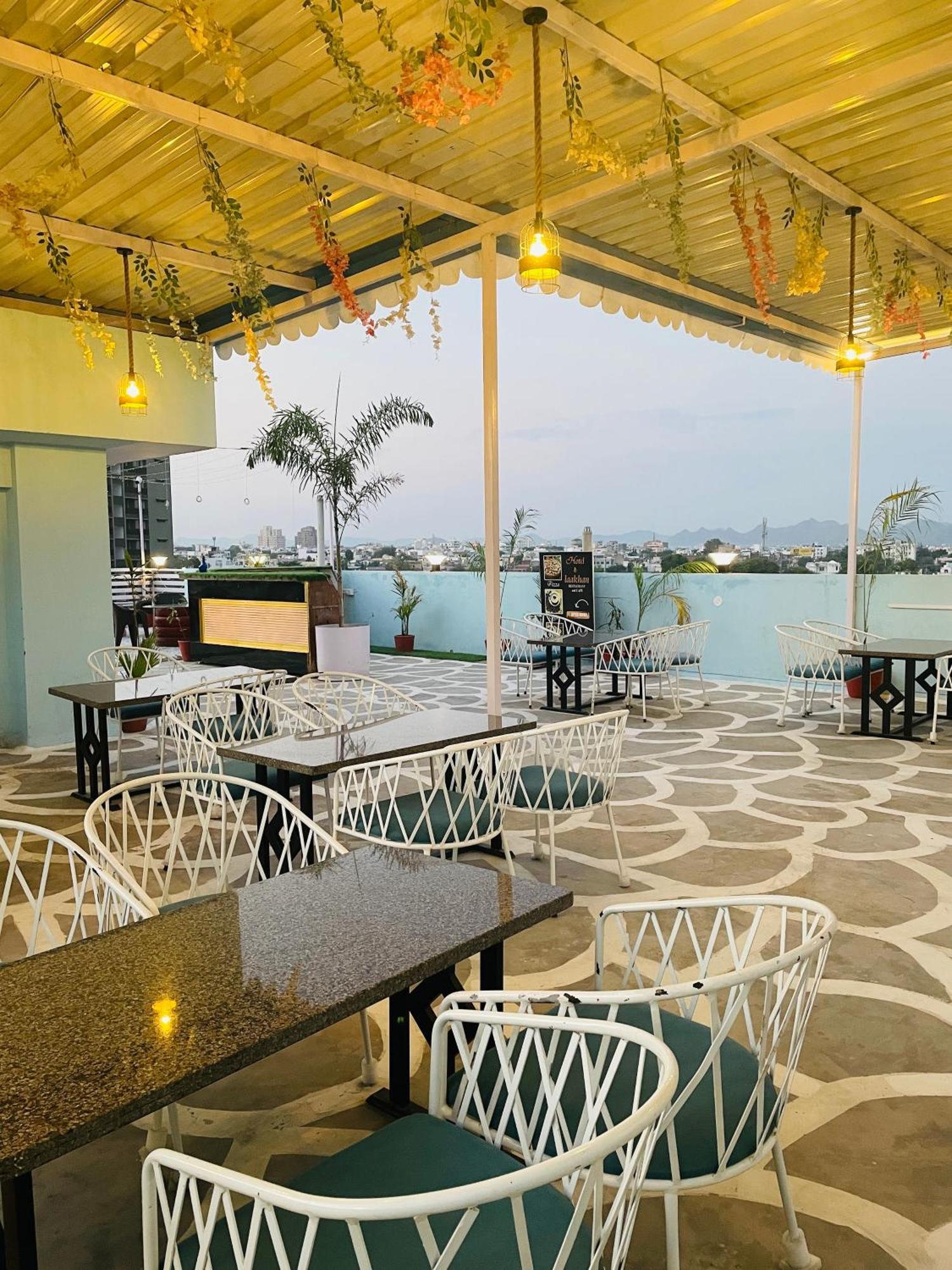 Hotel Laakhan By Ghumo Udaipur Exteriör bild